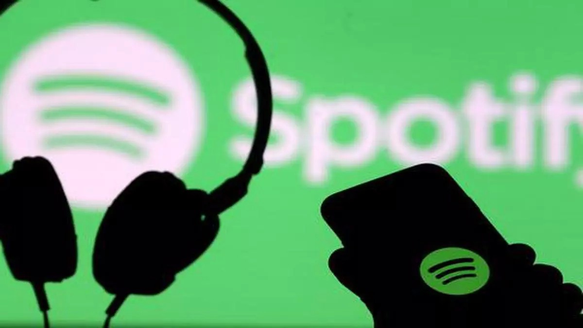 Spotify tests voice translation feature for podcasts